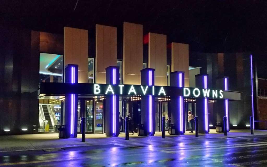 Hotel At Batavia Downs Exteriör bild