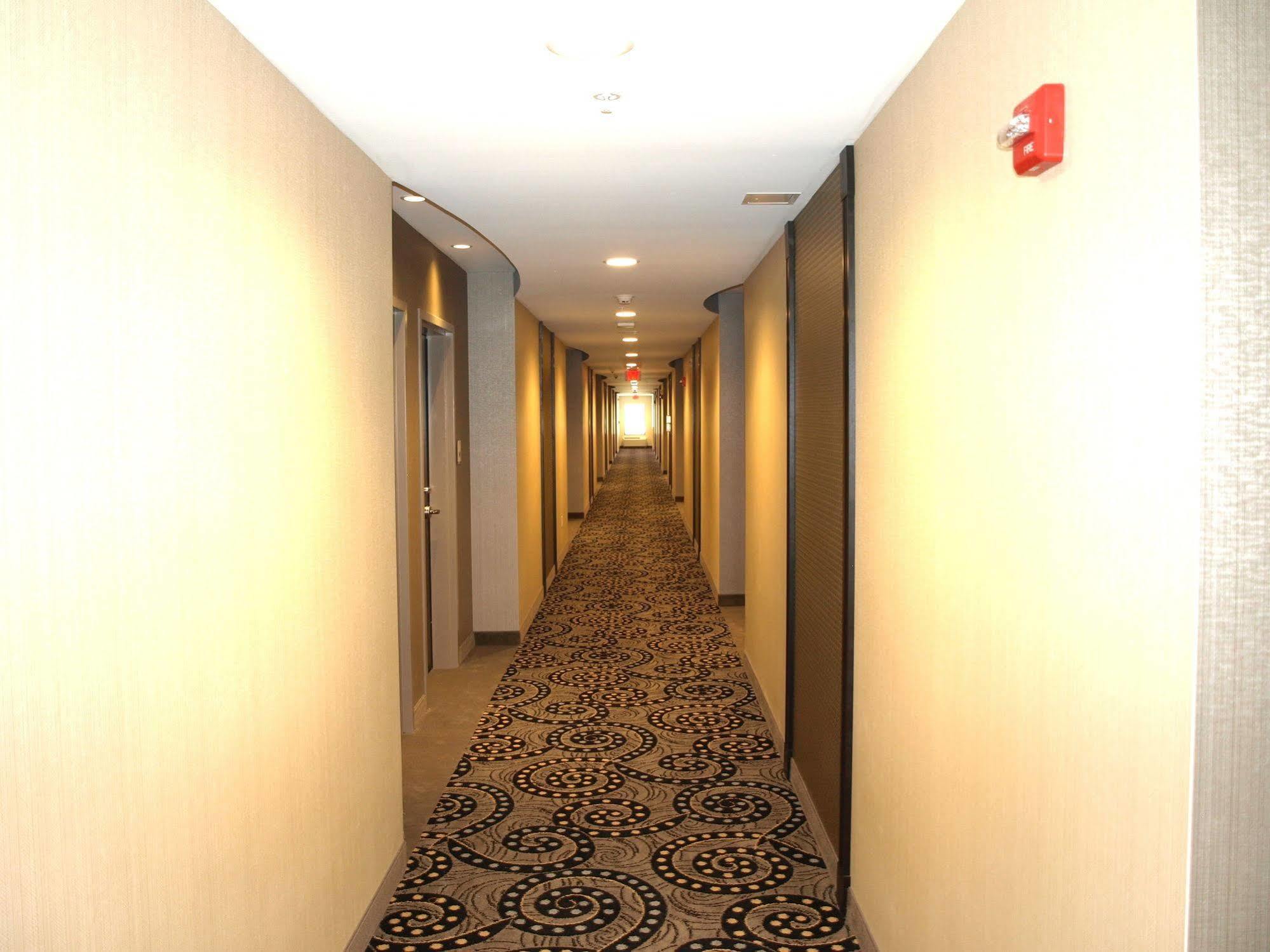 Hotel At Batavia Downs Exteriör bild