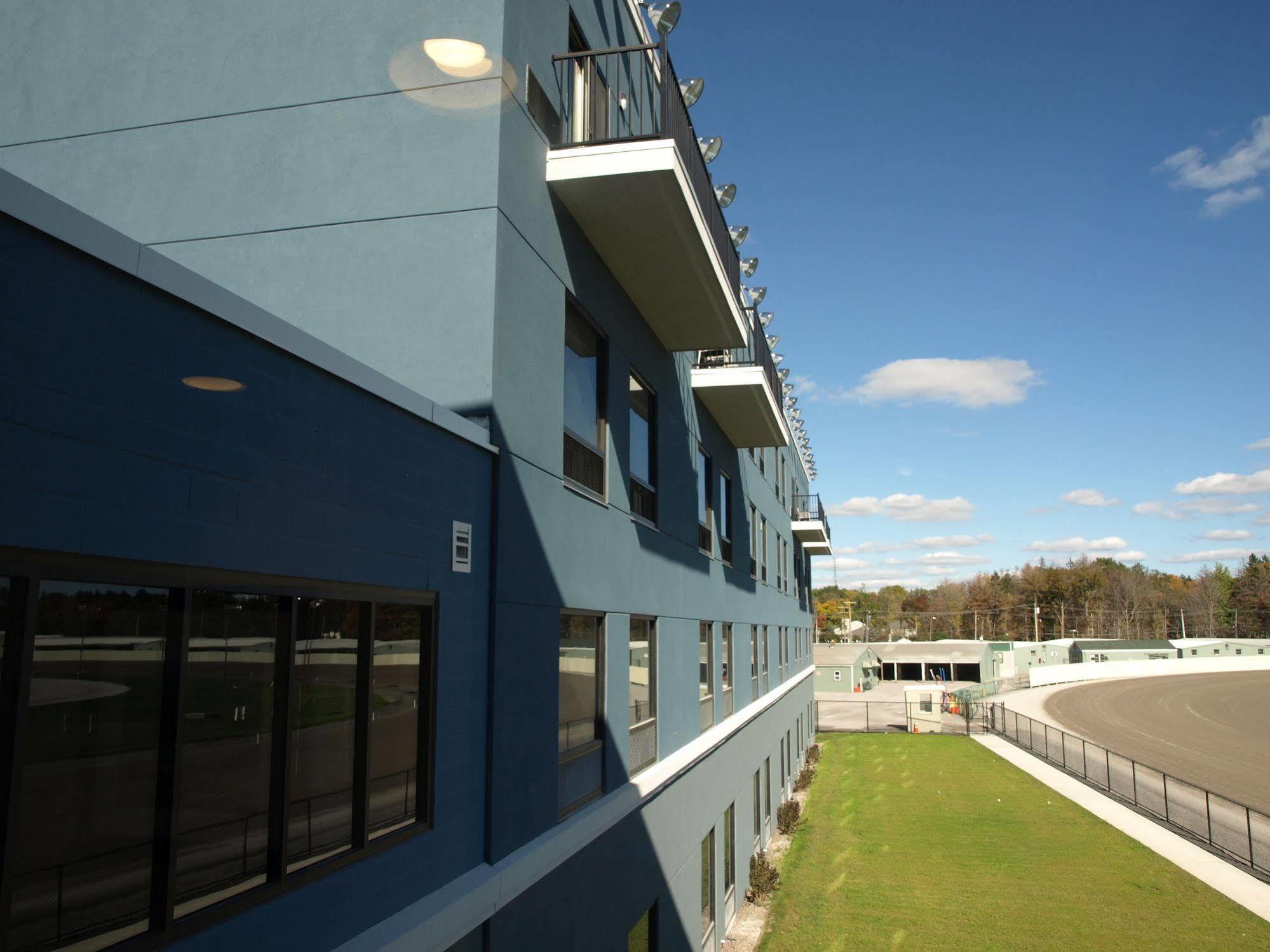 Hotel At Batavia Downs Exteriör bild